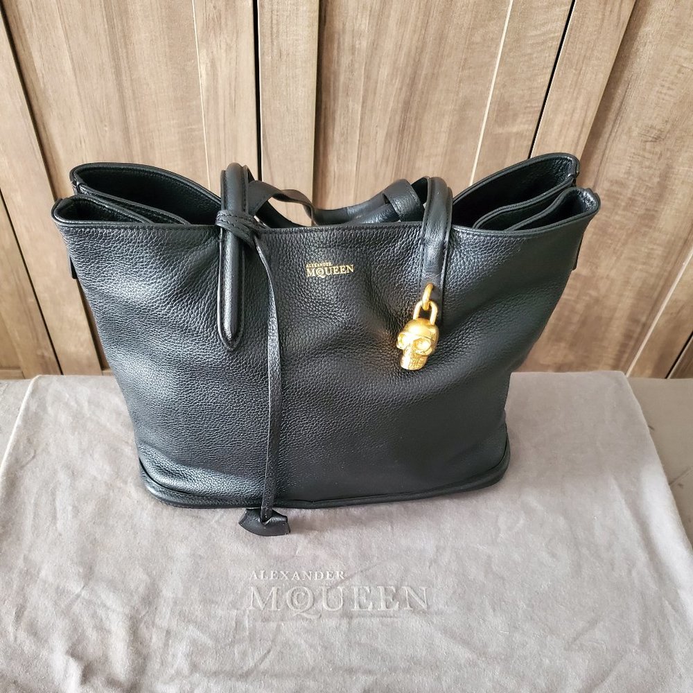 Alexander McQueen Skull Padlock black Leather Tote